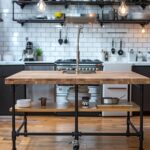 Jak dopasować meble industrialne do małych mieszkań?